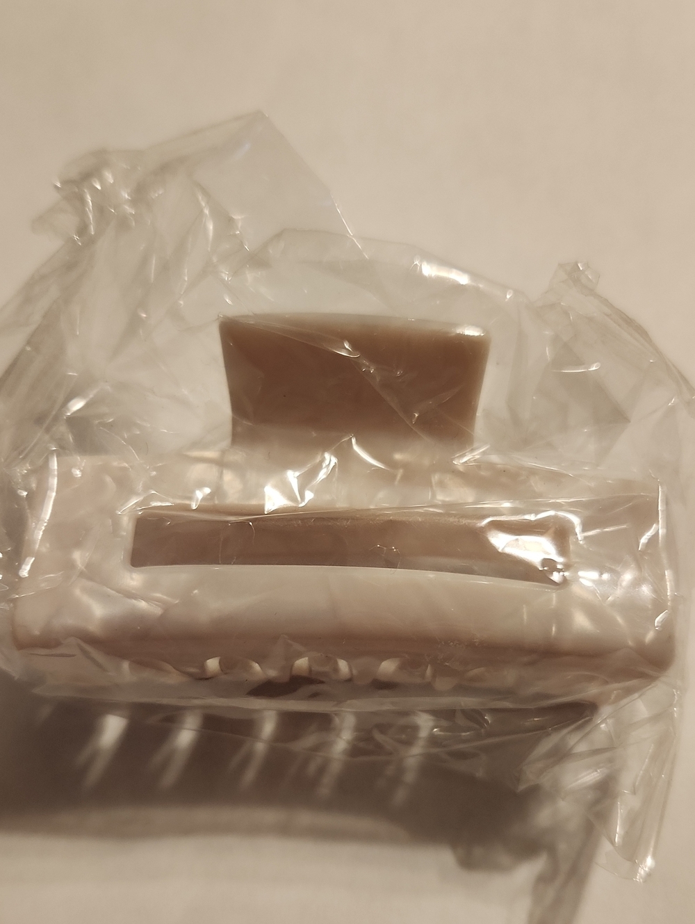 Cream/Wht NWOT Acetate Hair Clip 3 inches